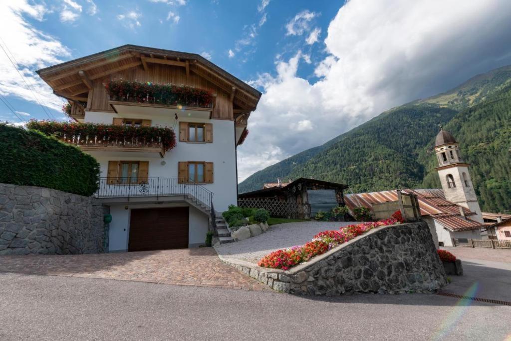 Appartamento Mansarda Patrizia E Franco Val Di Sole Commezzadura Kültér fotó